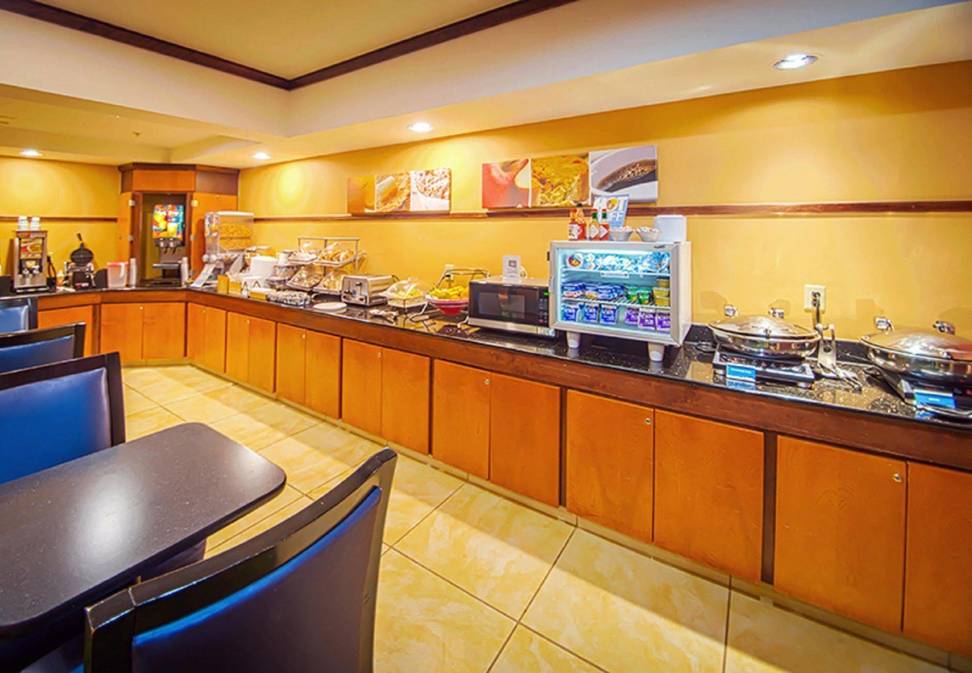 Fairfield & By Marriott Denver Tech Center/ South Highlands Ranch